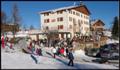 Location à Valberg, station de vacances à 1 heure 15 de Nice, dans les Alpes Maritimes, aux portes du parc national du Mercantour. En hiver vous vous trouvez directement sur les pistes de ski, vous pouvez oublier la voiture pendant votre séjour !
L'accès aux cours de ski est à 50 mètres, le centre de la station à 500 mètres.En été vous disposez d'un vaste espace de verdure où vos enfants peuvent s'amuser en toute quiétude pour les parents.